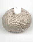 Lana BeMe Cafe Cream de The Woolcatcher, ovillo de 100 g y 120 m