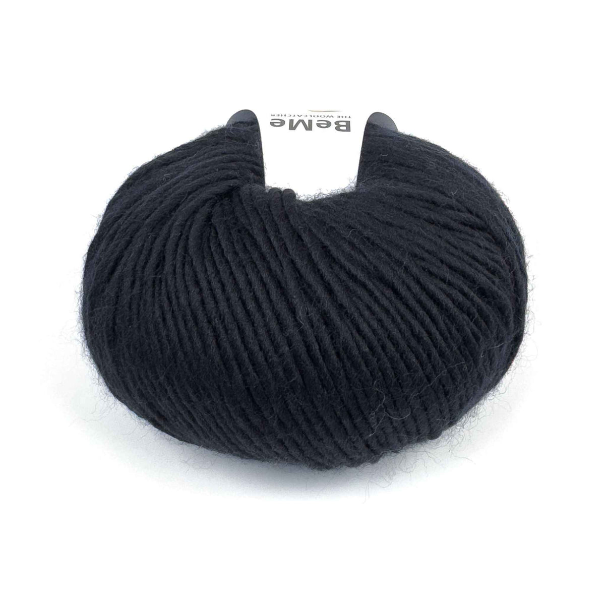 Lana BeMe Black de The Woolcatcher, ovillo de 100 g y 120 m