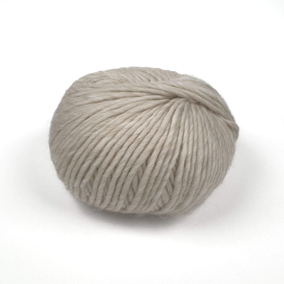 Hilo BeMe Cafe Cream de 100% lana peruana, agujas recomendadas de 6,5 a 8 mm