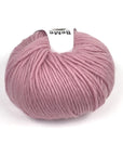 Lana BeMe Dusty Rose de The Woolcatcher, ovillo de 100 g y 120 m