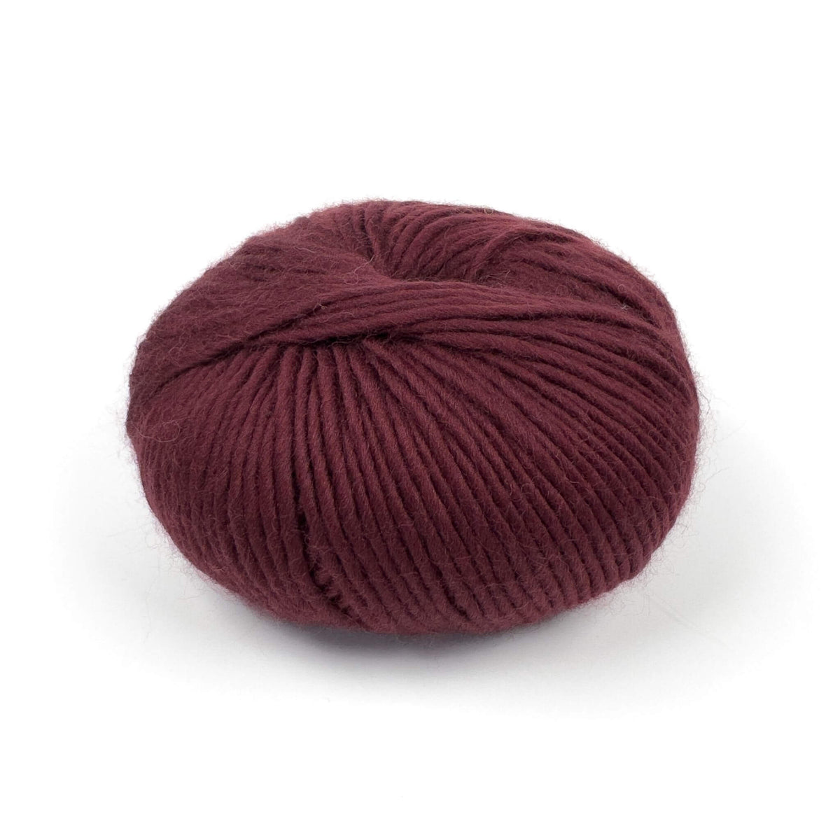Hilo BeMe Marsala de 100% lana peruana, agujas recomendadas de 6,5 a 8 mm