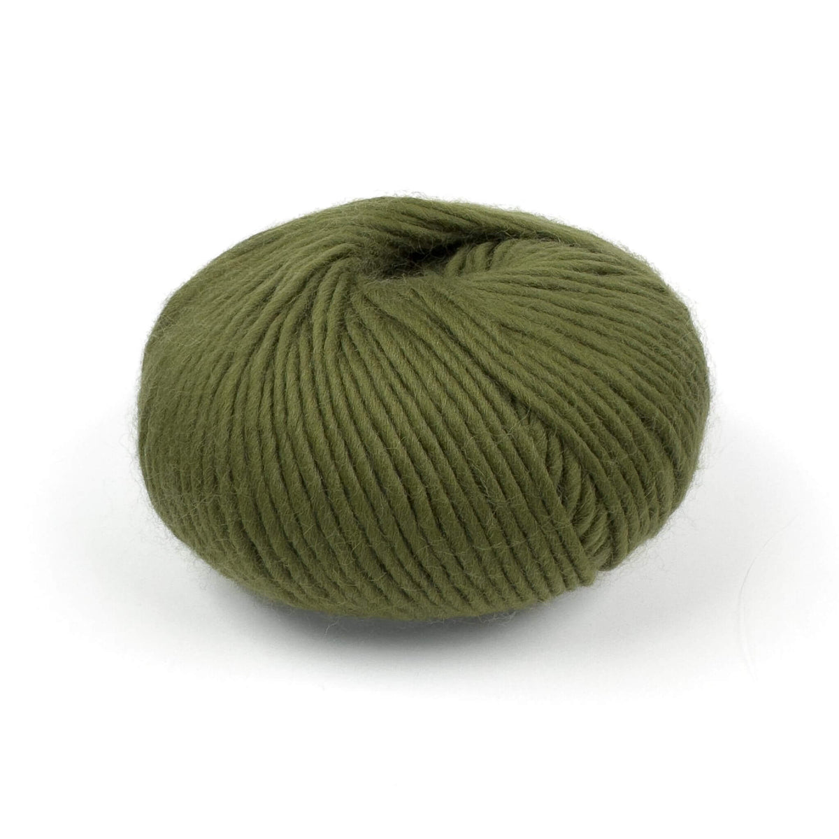 Hilo BeMe Olive de 100% lana peruana, agujas recomendadas de 6,5 a 8 mm