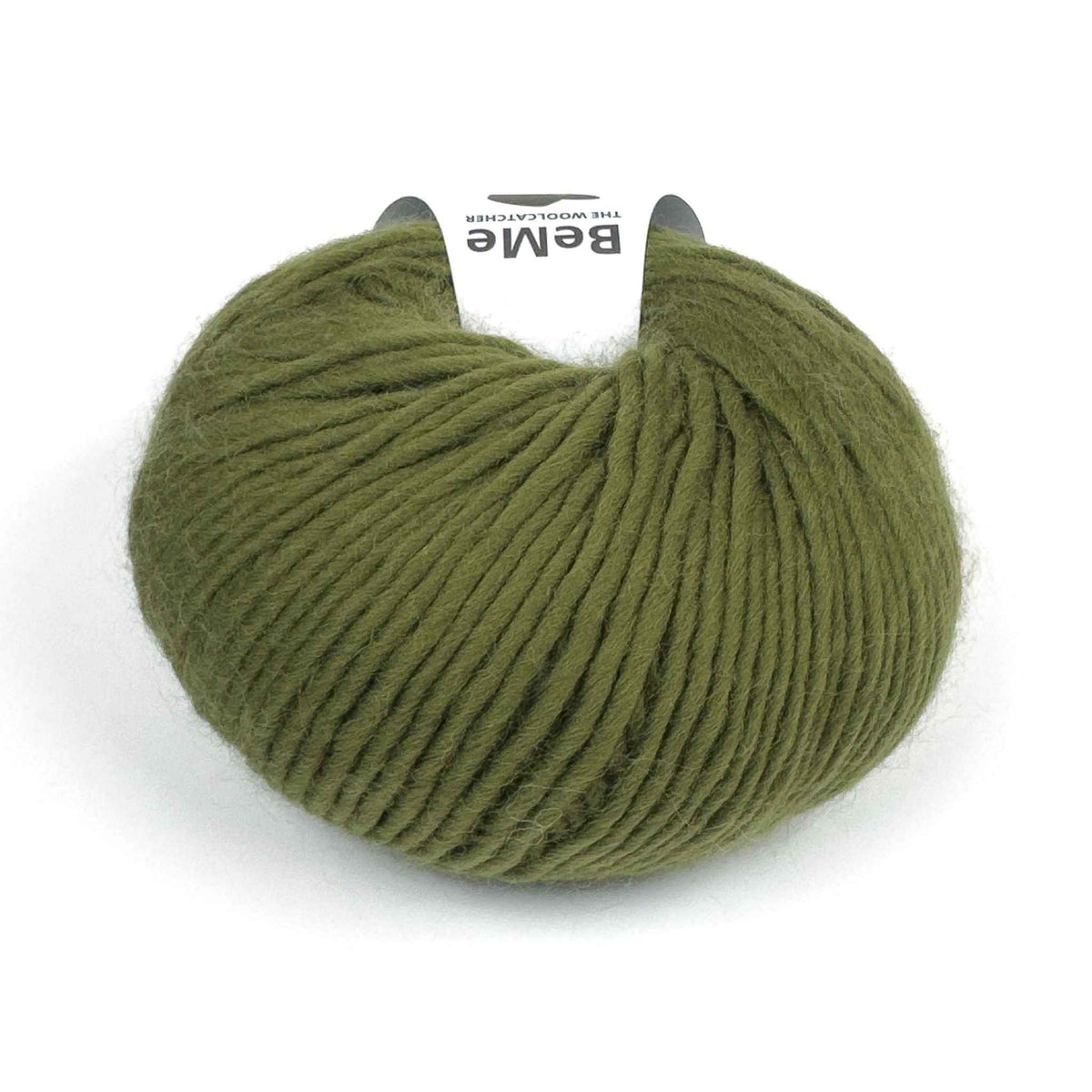 Lana BeMe Olive de The Woolcatcher, ovillo de 100 g y 120 m