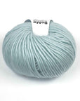 Lana BeMe Sky Blue de The Woolcatcher, ovillo de 100 g y 120 m