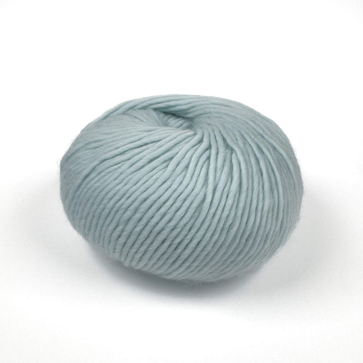 Hilo BeMe Sky Blue de 100% lana peruana, agujas recomendadas de 6,5 a 8 mm