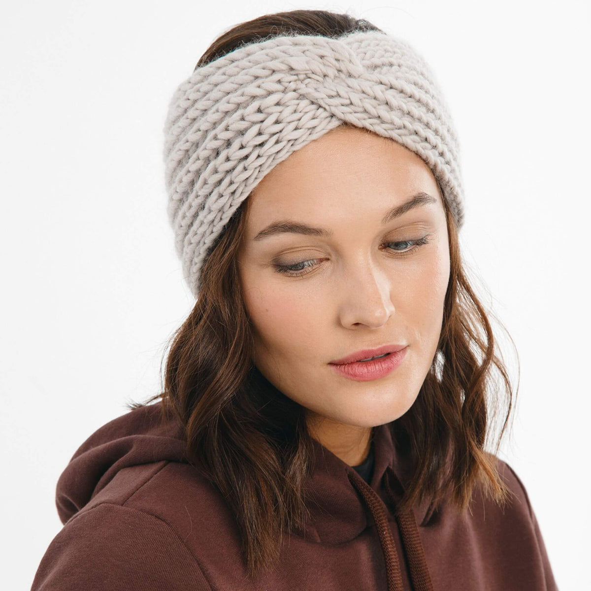 Ovillo de lana BeMe Taupe de 100 g, 120 metros de hilo 100% lana