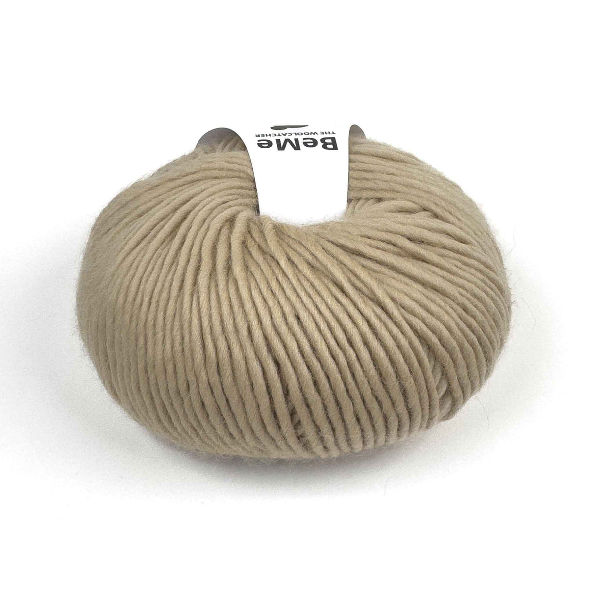 Lana BeMe Taupe de The Woolcatcher, ovillo de 100 g y 120 m