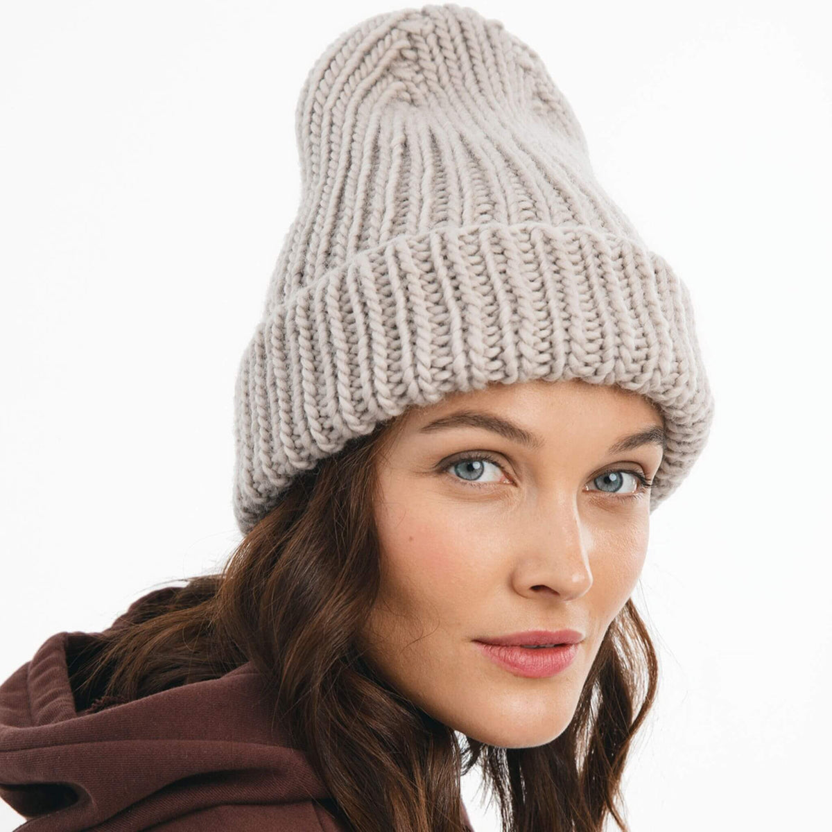 BeMe Taupe: lana Highland peruana para jerséis, cárdigans y accesorios