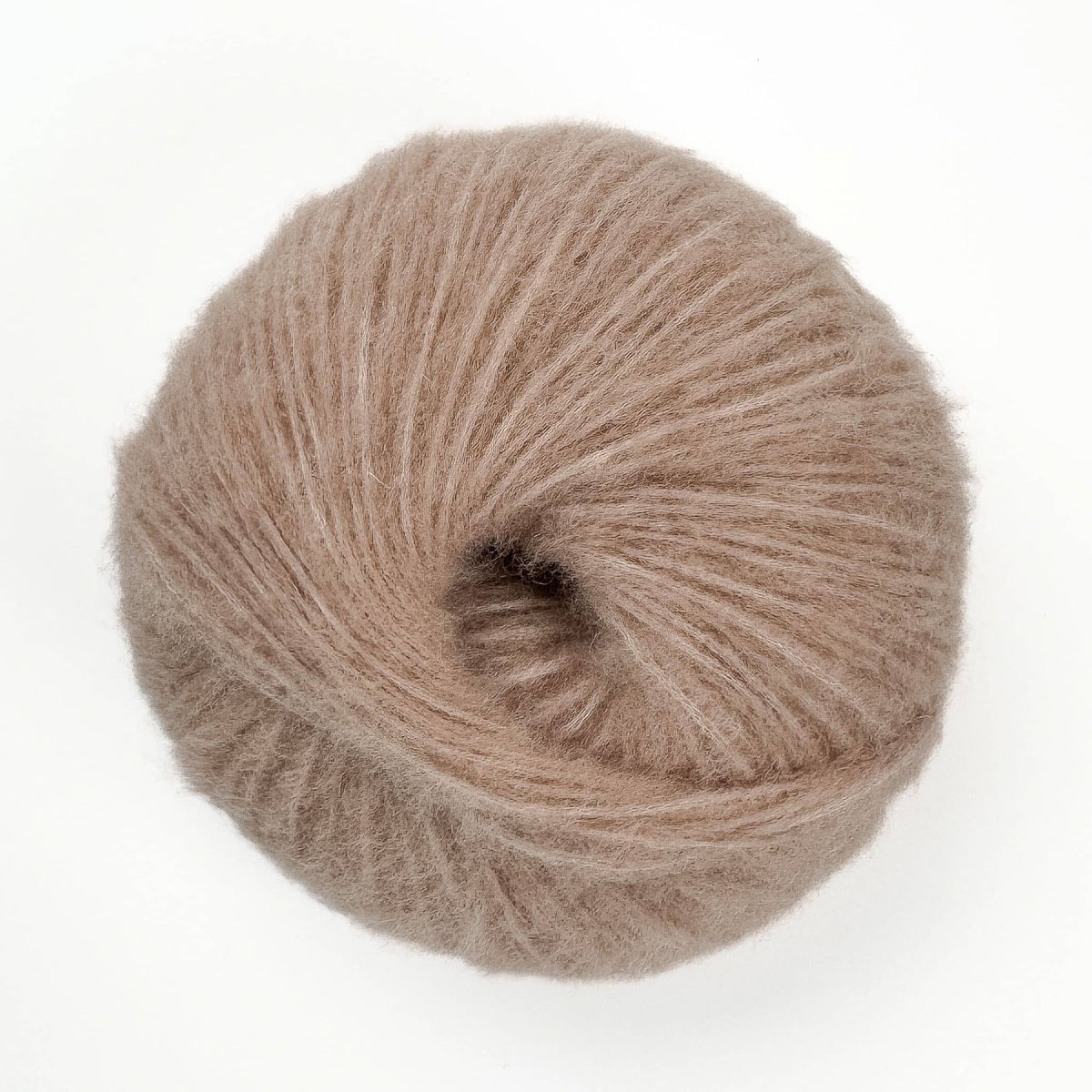 Lana NOVA Biscuit - 86% lana Highland peruana, 50 g / 150 m - The Woolcatcher