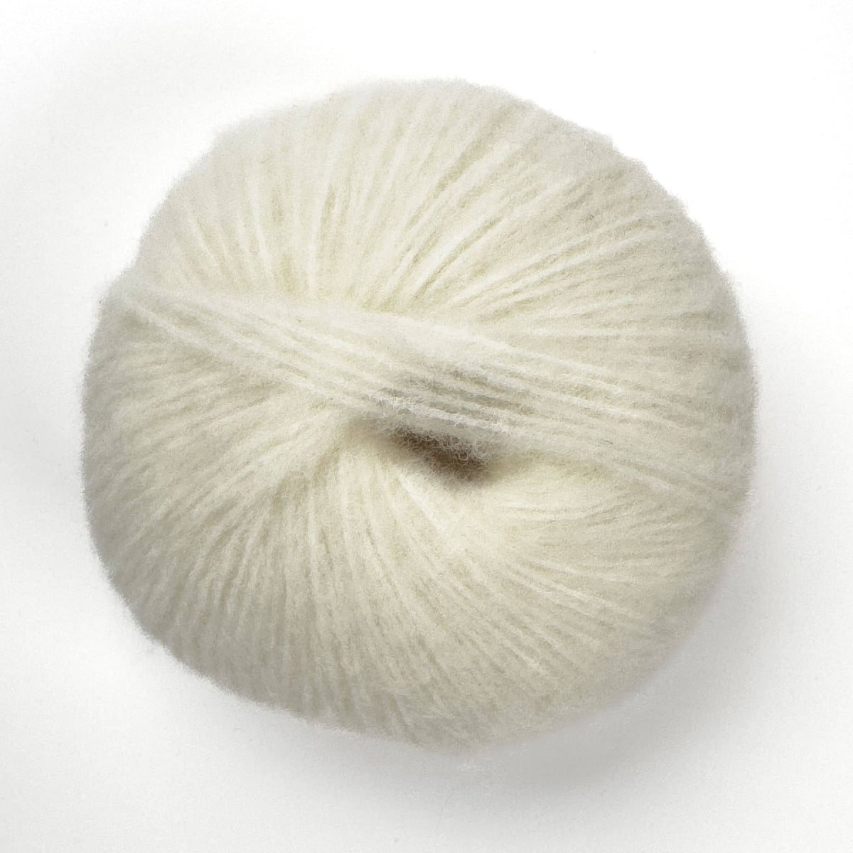 Lana NOVA Ivory - 86% lana Highland peruana, 50 g / 150 m - The Woolcatcher