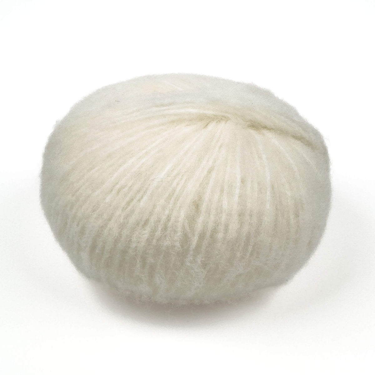 Lana NOVA Ivory - 86% lana Highland peruana, 50 g / 150 m - The Woolcatcher