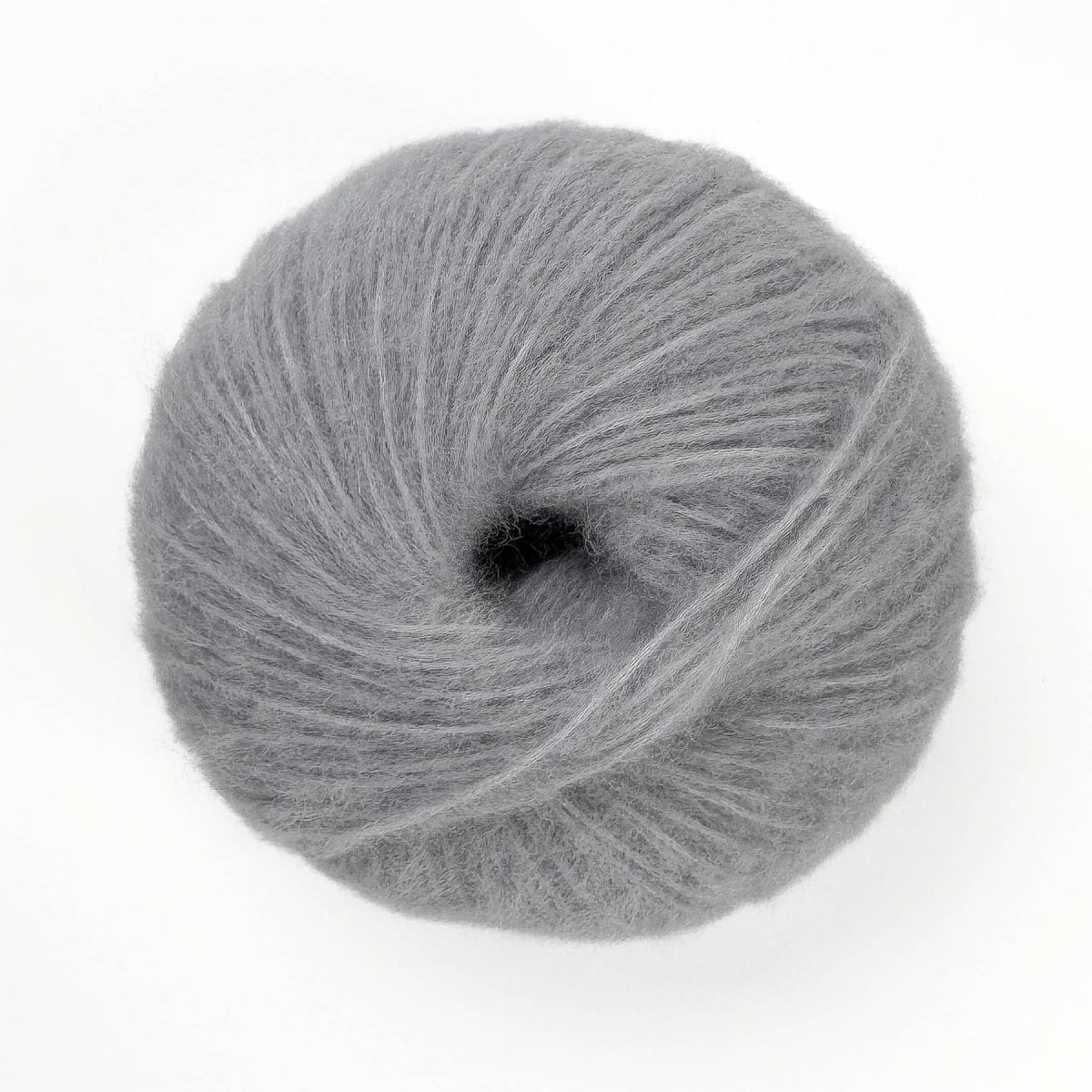 Lana NOVA Silver Gray - 86% lana Highland peruana, 50 g / 150 m - The Woolcatcher