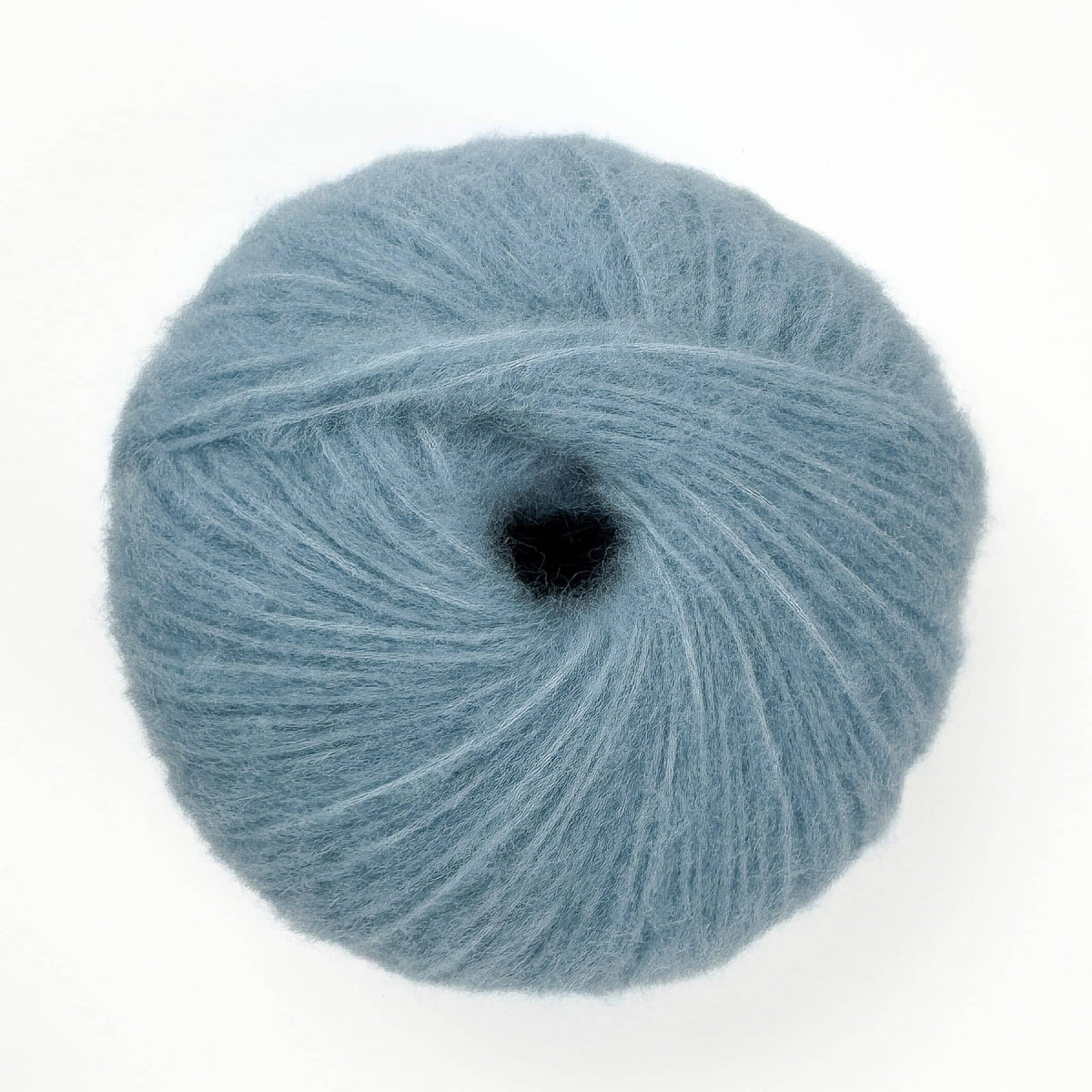 Lana NOVA Steel Blue - 86% lana Highland peruana, 50 g / 150 m - The Woolcatcher
