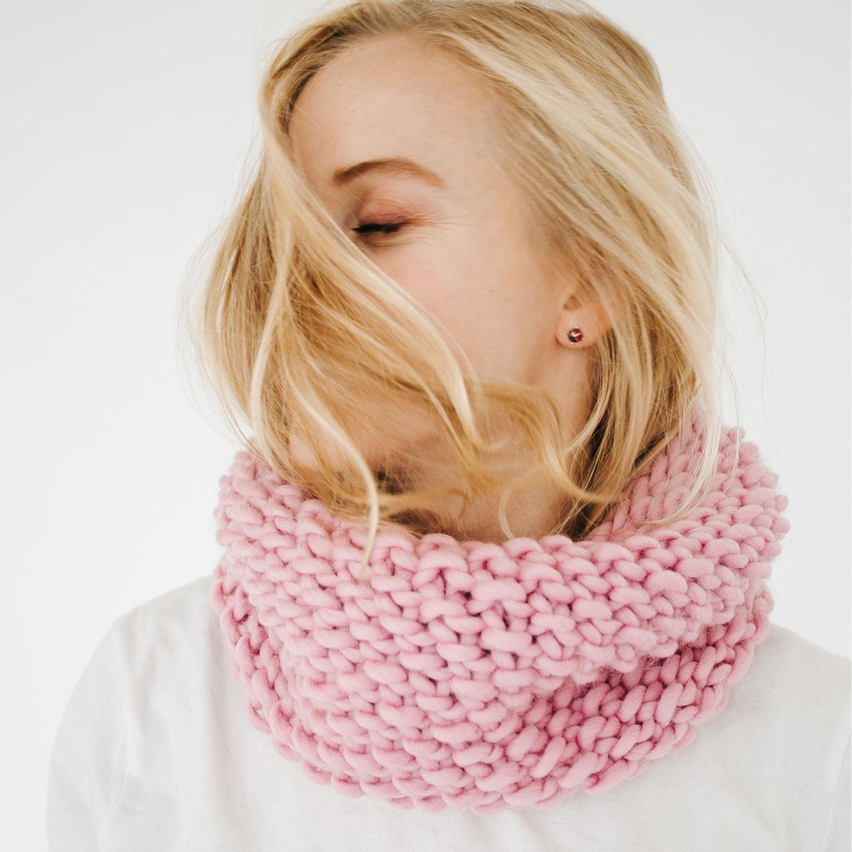 Patrón de tejido. Pebble Hug Cowl - The Woolcatcher