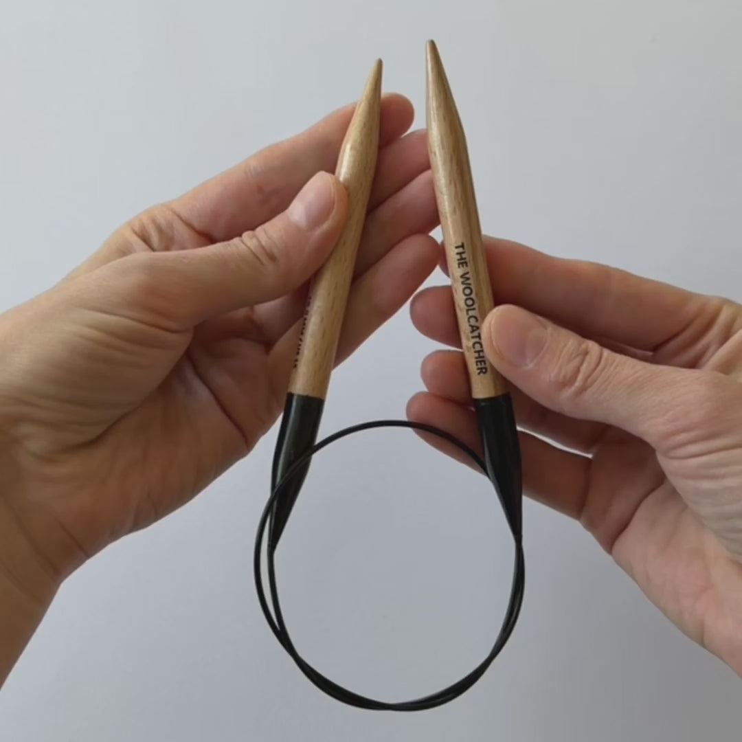 10 mm : 60 cm circular knitting needles